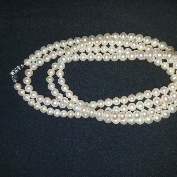 Gorgeous 48" strand of cultured pearls (unknotted) - Picture 3 of 4